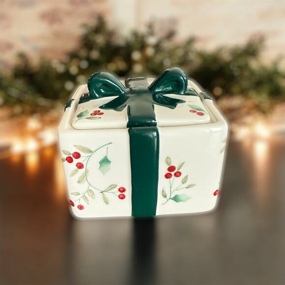 Pfaltzgraff Winterberry Candy Box Ceramic Bow Wrapped Lidded Trinket Keepsakes - Picture 1 of 8